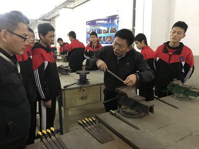 总台报道:全国最美退役军人张华荣--做中国强起来的参与者